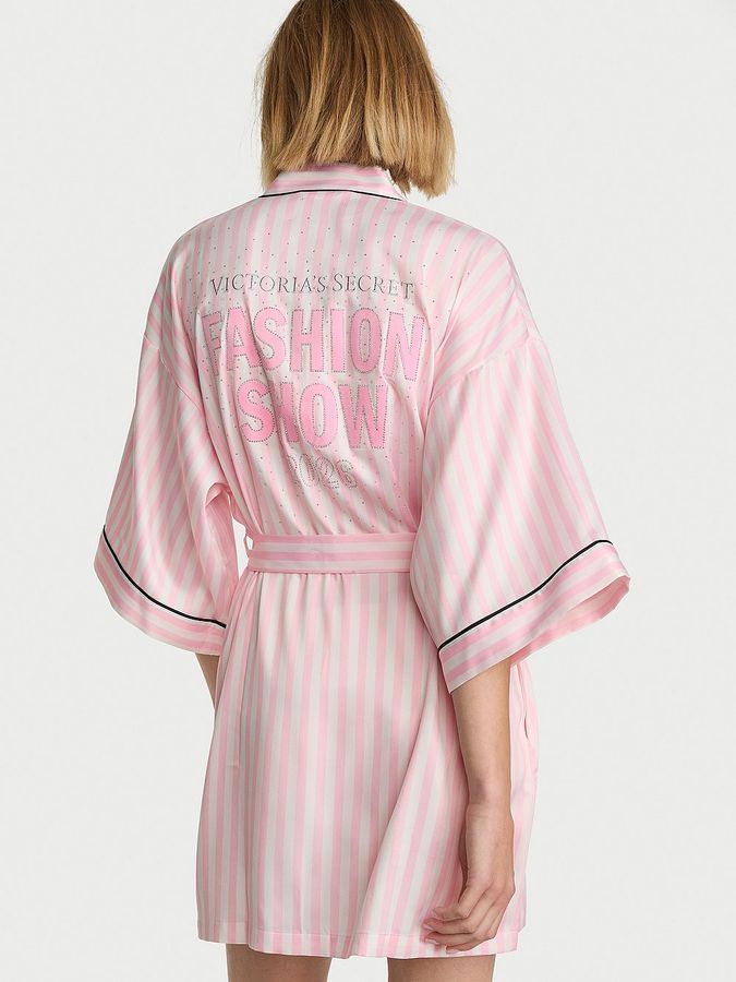Атласный халат Signature Satin Fashion Victoria's Secret