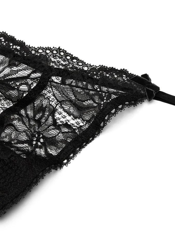 Кружевные трусики тонг V-string Victoria's Secret