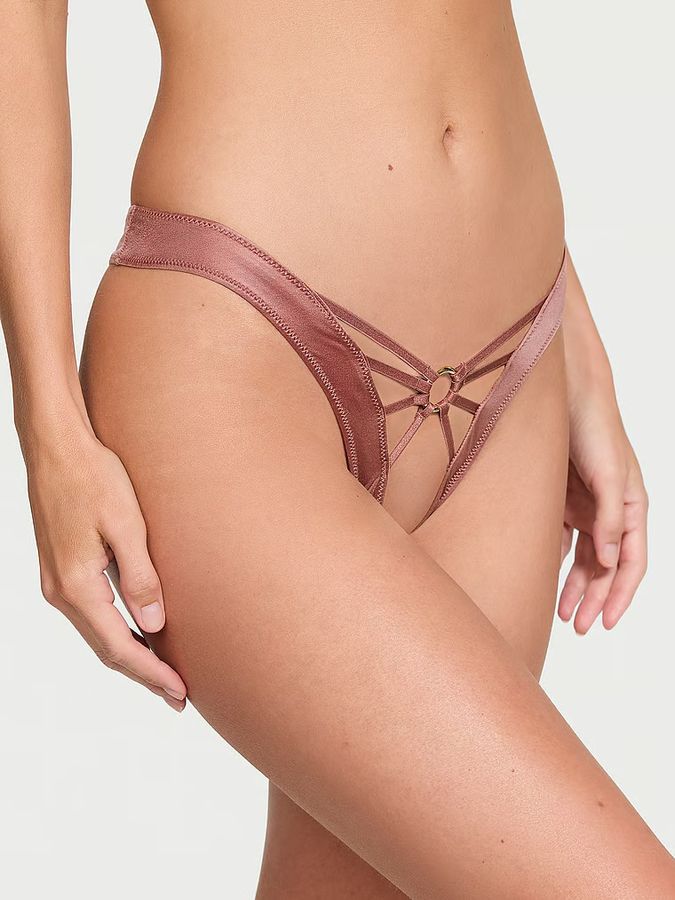 Трусики тонг Strappy Hardware Crotchless Very Sexy Victoria's Secret